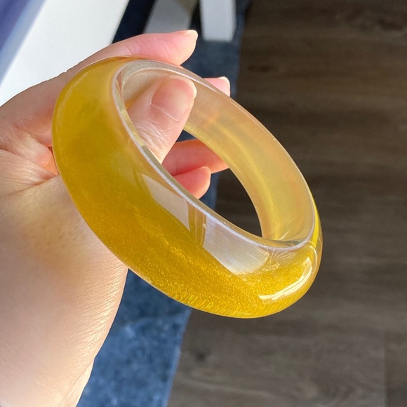 Vintage Chunky Asymmetrical Gold Lucite Bangle Bracelet - Picture 4 of 12